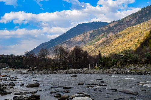 Chandigarh to Manali Taxi- Beas River