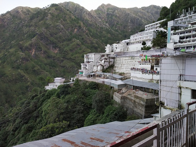 Chandigarh to Vaishno Devi Taxi